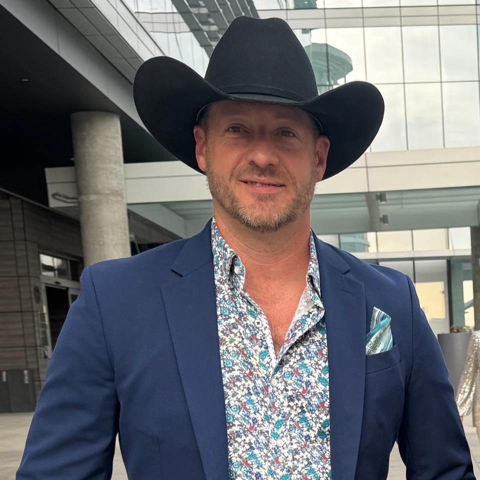 Author Brad Bennett